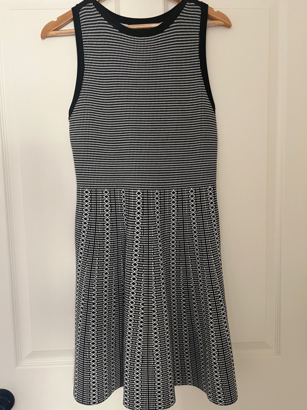 Saks Fifth Avenue Black & White Sleeveless Knit Midi Dress